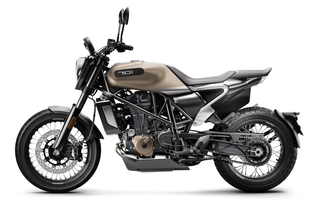 <div class='descrGalleryTitle'>HUSQVARNA: LE OFFERTE DEL MESE</div><div class='descrGalleryText'><p>Fino al 30 giugno è possibile chiedere un finanziamento che prevede il pagamento della prima rata dopo 120 giorni.&nbsp;Si può scegliere di frazionare il pagamento da 12 a 36 mesi e si può chiedere di finanziare fino a un importo massimo di 11.000 euro.</p>
<p>Un esempio: <b><u><a href="https://www.dueruote.it/moto-scooter/husqvarna/husqvarna-vitpilen-401/" target="_blank">Vitpilen 401</a> o <a href="https://www.dueruote.it/moto-scooter/husqvarna/husqvarna-svartpilen-401/" target="_blank">Svartpilen 401</a></u></b> (5.795 euro f.c.). Con un anticipo di 1.895 euro si possono finanziare i restanti 3.900 euro con TAN 3,12% (tasso fisso) –&nbsp;TAEG&nbsp;6,69% (tasso fisso) e restituirli in 36 rate mensili ognuna da 118 euro, col pagamento della prima rata dopo 120 giorni.</p>
</div>